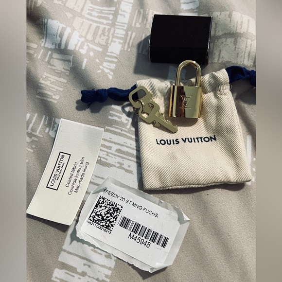 Authentic Louis Vuitton Speedy 20 Bandouliere - Picture 2 of 16